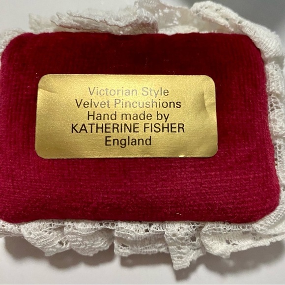Vintage Katherine Fisher Handmade Embroidered Victorian-style Velvet Pin Cushion - Picture 6 of 12
